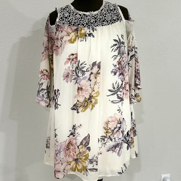 Beautiful off-white floral fully-lined dress with detailed rose lace - Picture 1 of 4